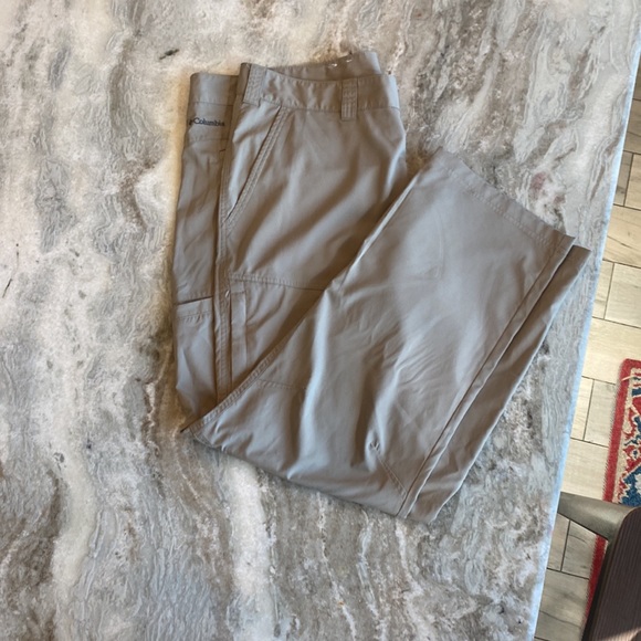 COLUMBIA OMNI SHADE light weight khaki’s - Picture 2 of 4